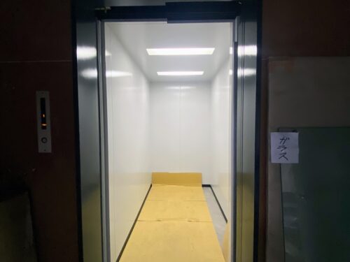 エレベーター(内装)